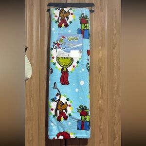 Grinch and Max Oversized Throw Blanked